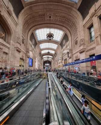 Stazione Centrale di Milano foto di @outsider_79_